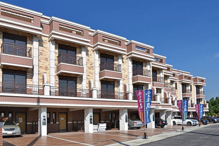 檢視重慶北路三段的新建案市場，例如屋齡1年的新成屋「丰禾居」，主力格局23－50坪，預售階段每坪開價85萬元起，房價8字頭儼然成為新案地板價格。翻攝豐禾居臉書