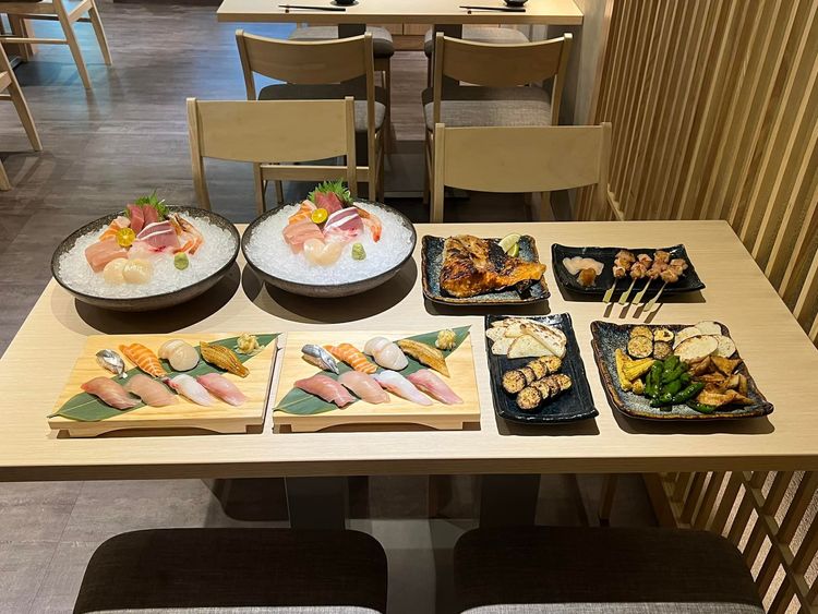 日料老闆分享自己的餐點。翻攝《爆怨公社》