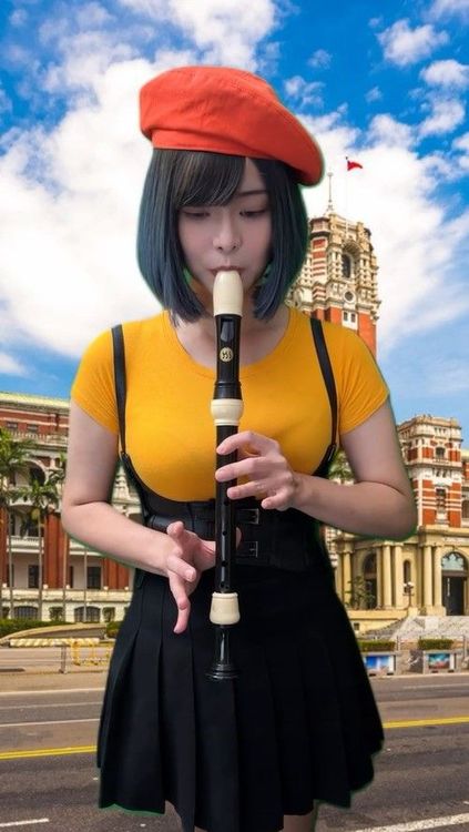 郭鬼鬼學起「橘色惡魔」有模有樣。翻攝郭鬼鬼臉書