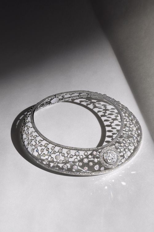 Atomique鑽石領片項鍊，鑲嵌18.57克拉主鑽，約1億3995萬元。品牌提供