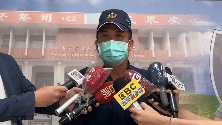 岡山分局壽天派出所所長鄭全順說明案件處理經過。讀者提供