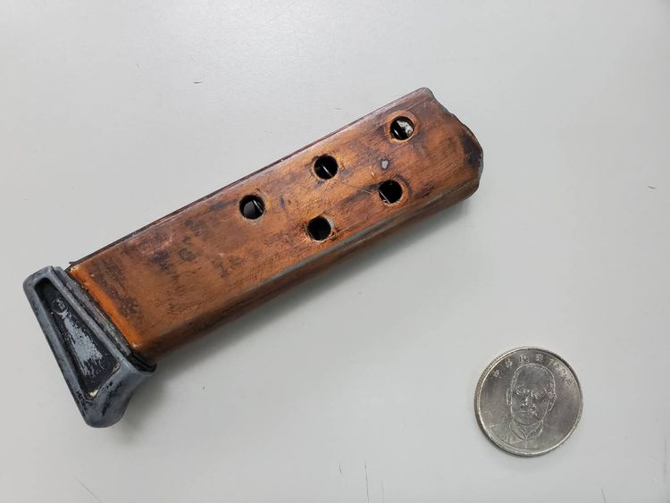 警方將彈匣送去刑大詳細檢驗。王勇超攝