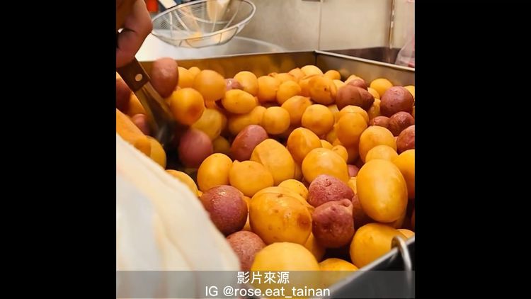 地瓜球真是夜市裡最涮嘴的小點心。