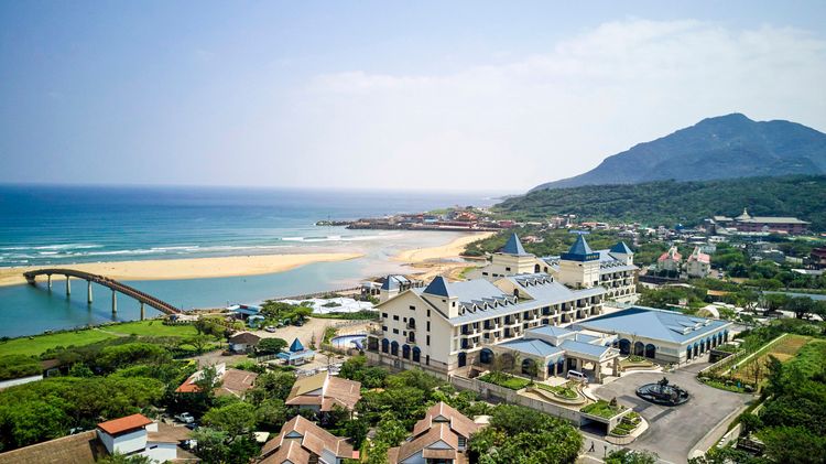 福容大飯店福隆線上旅展推出「福隆x淡水漁人碼頭雙城豪華遊」。福容提供