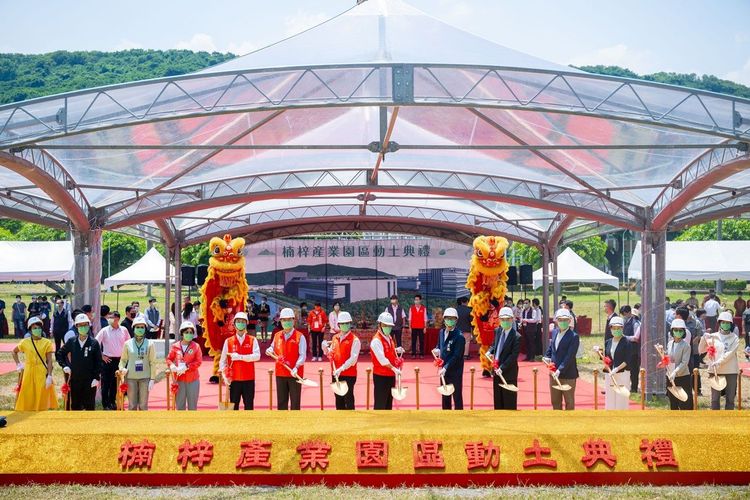 台積電設廠將造成區段大缺工，為反應營建成本，建商都會轉嫁到房價。高市府提供