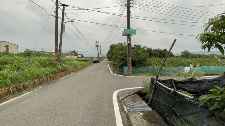 顏清瑞在阿蓮區青旗里的產業道路，與機車騎士發生車禍。侯昌騰攝