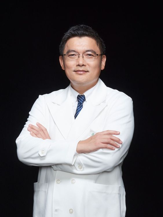 花蓮慈濟醫師張雲傑獲衛福部頒發紫絲帶獎表揚。花蓮慈濟醫院提供