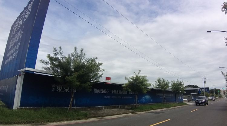 鳳山區今年新屋房價多數站穩3字頭，部分挑戰單坪35萬元行情。葉家銘攝