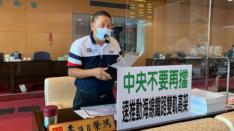 國民黨台中市議員李榮鴻替市府打抱不平，要求中央不要再卡關。曾雪蒨攝