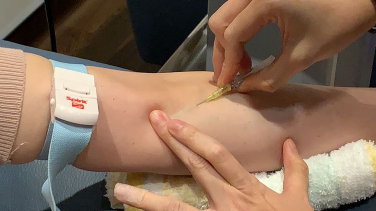 台中一名13歲少女無套3P，震驚父母，醫生進行相關檢驗。曾雪蒨攝