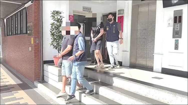 海山警方一個都不放過，拘提在逃的5名犯嫌。警方提供