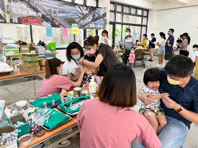 台中市將在10月8日當周周末假日幫5歲以下幼童打幼兒疫苗提高對新冠肺炎防護力。施勝桓醫師提供