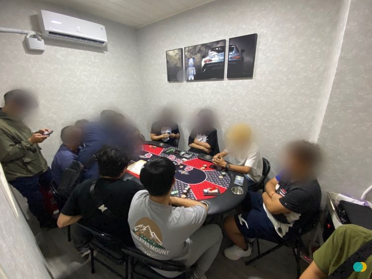 現場賭客從18歲到37歲不等，警方全部帶回，並依違反社會秩序維護法每人裁處新臺幣9千元。警方提供