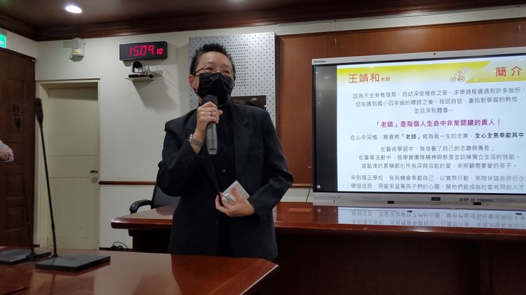 敦品中學訓育組長王靖和。呂志明攝