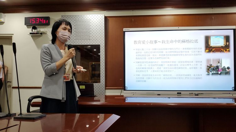 明陽中學輔導教師兼學務主任鄭麗文。呂志明攝