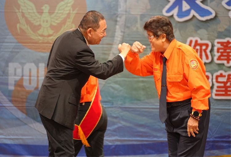 侯友宜表示，非常感謝與敬佩新北市所有守望相助隊隊員對於治安的犧牲奉獻，更是協助市府推動安居樂業城市的幕後功臣。警方提供