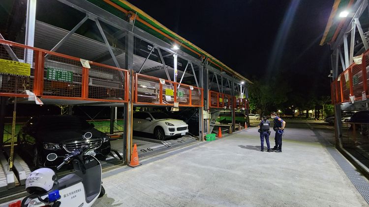 新生公園內的機械式停車場，晚間9時許發生工安意外。黃仲瑜攝