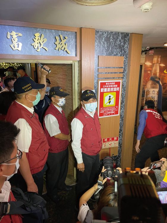 新北市公安小組成立後，稽查三重區各酒店。翻攝畫面