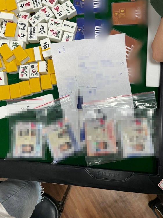 警方查扣賭客賭資及店家抽頭金。警方提供