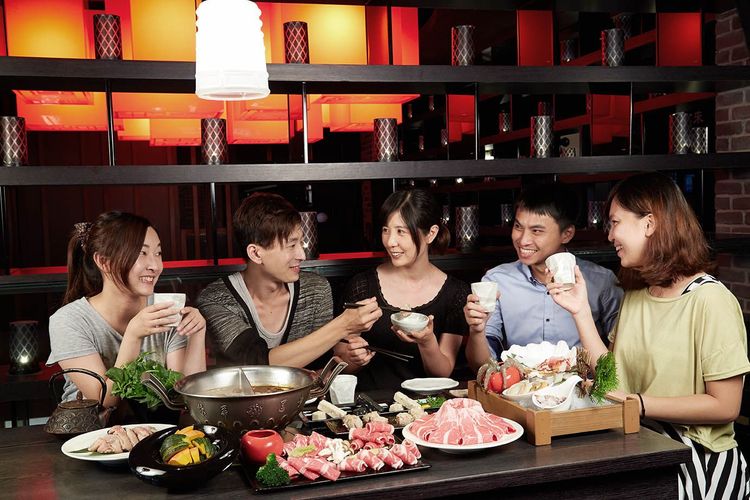 秋冬是吃鍋的季節，《這一鍋》聯手《繼光香香雞》推出的冷凍麻辣鍋底本周五將在全聯正式開賣。《這一鍋》提供