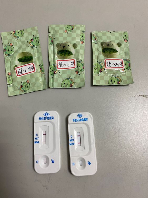 警方在蔡男口袋搜出，含有2級毒品的咖啡包3包。警方提供