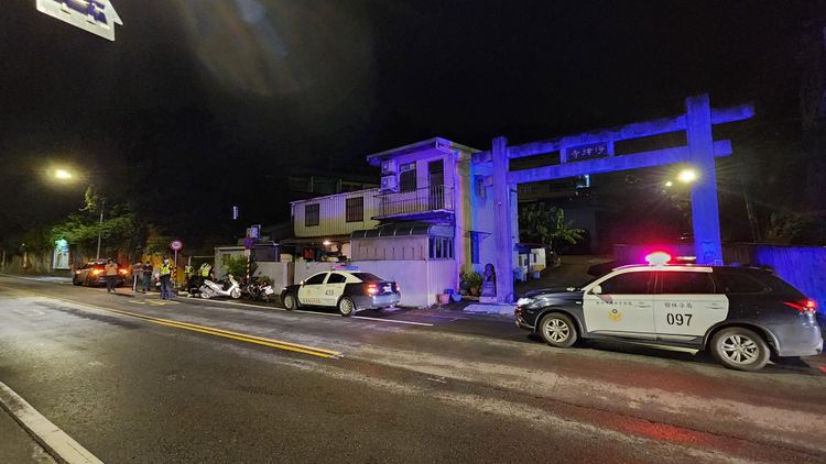 嫌犯盜取畫作後，剛出寺廟就被警方逮捕。黃仲瑜攝