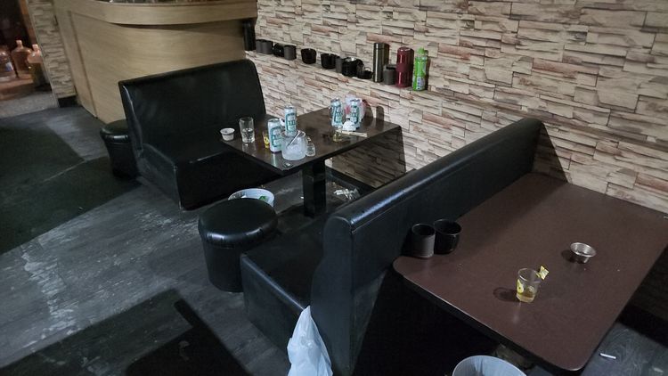 吳男在店內喝酒的位置。黃仲瑜攝