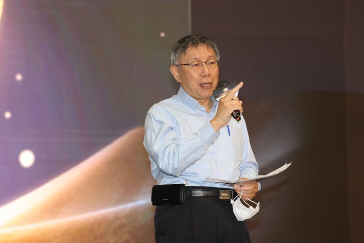 柯文哲嘲諷民進黨「綠能你不能」。翁玉信攝