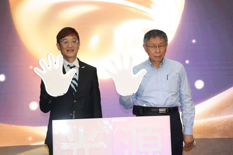 柯文哲（右）昨回應2023台灣燈會沒有大巨蛋一事。資料照，翁玉信攝