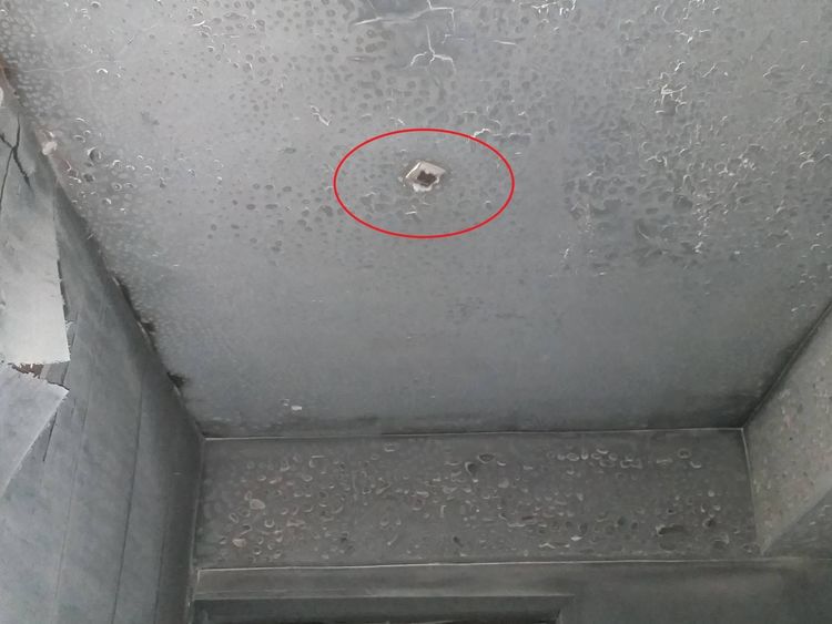 大姊在睡夢中被住警器（紅圈）喚醒，避免釀成更大的災害。民眾提供