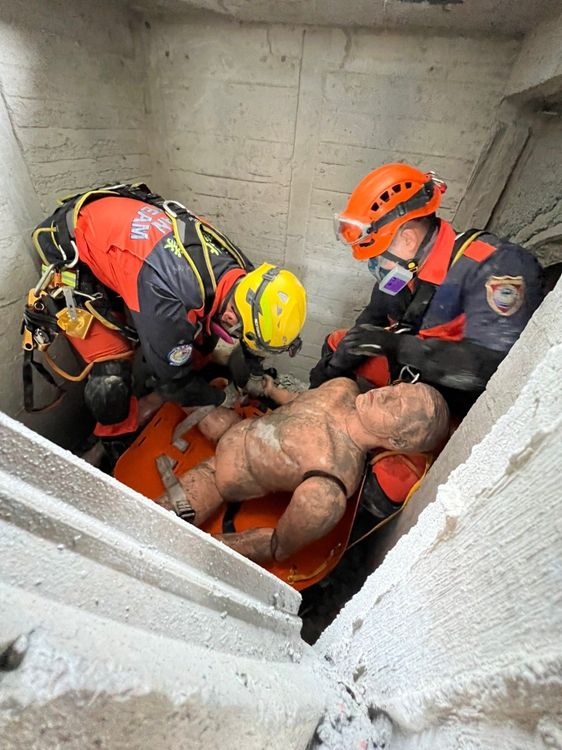 廣建輕型搜救隊，在災後初期迅速救援，減少民眾傷亡。消防局提供