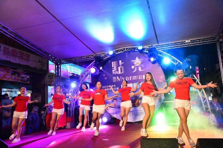 今年活動特別設置泰國、越南及緬甸三大主題文化區及特色景點網美牆，讓參與民眾彷彿一秒微出國。新北市府提供