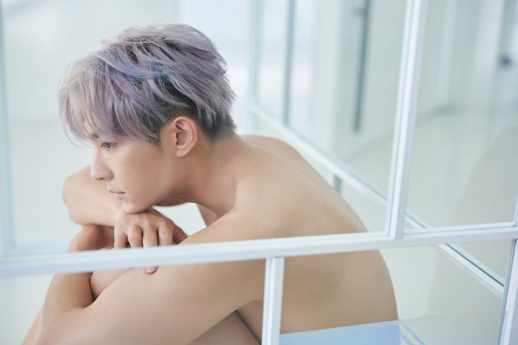 炎亞綸摘隱形眼鏡克服不自在。索尼提供