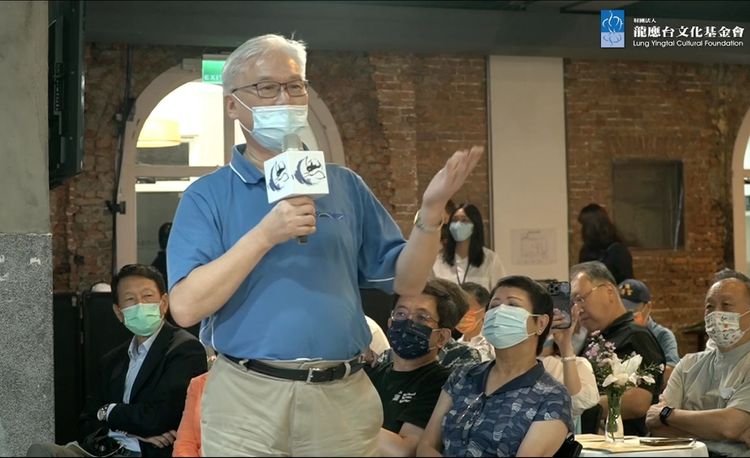 夏立言認為國民黨幫政府與對岸建立溝通的管道。翻攝自龍應台文化基金會臉書