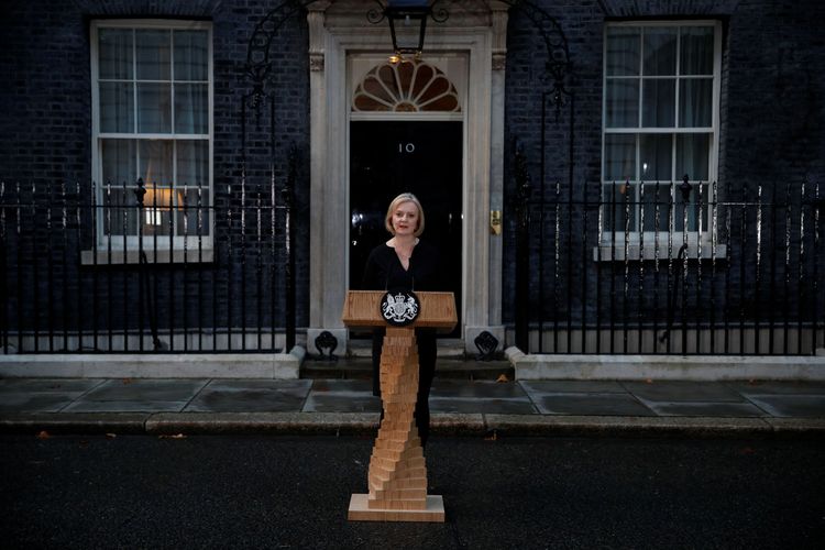 英國首相特拉斯宣布女王死訊。路透