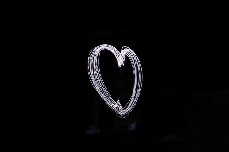 支援低光源條件下創造光繪效果。陳志淵攝