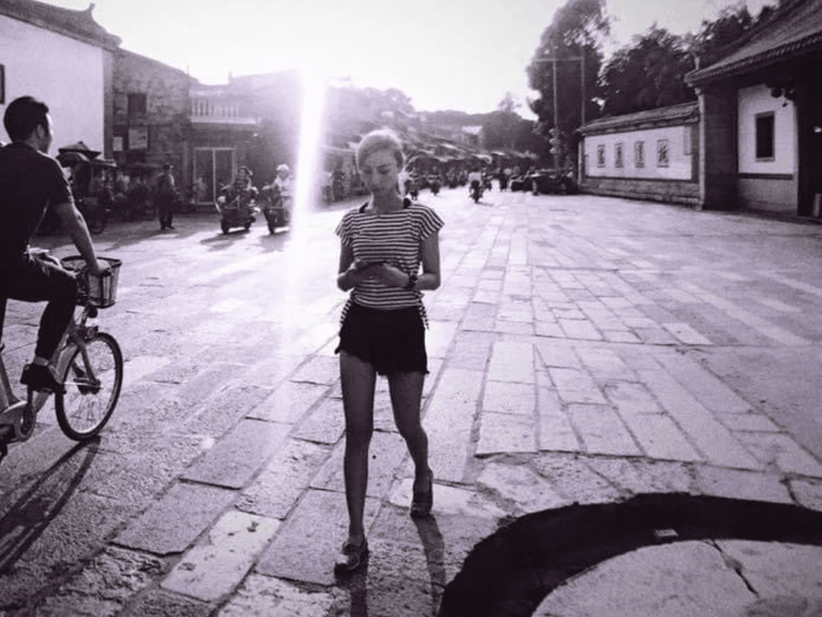 亞希發黑白照抒發心情。翻攝亞希IG