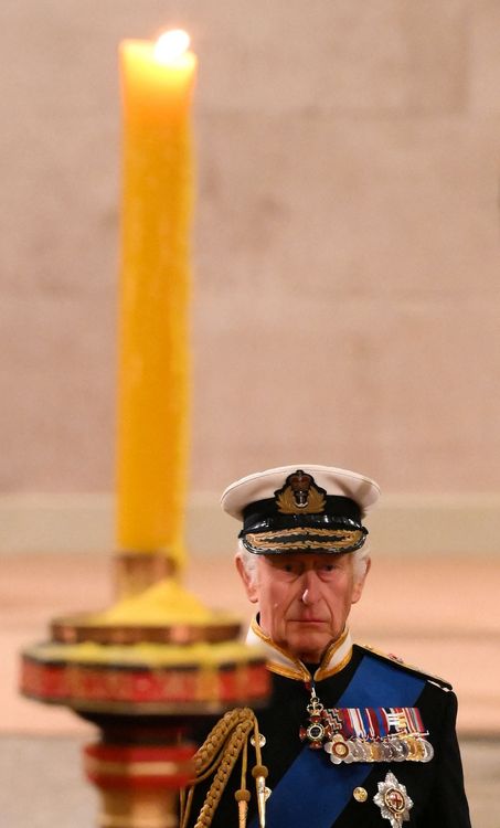 英國媒體指查理滿眼紅絲。路透社