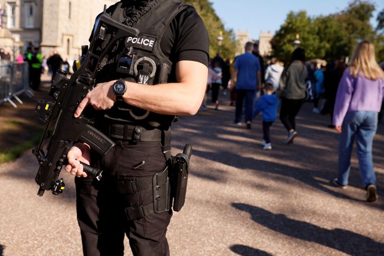 為了確保維安工作萬無一失，英國投入大批警力戒備。路透社