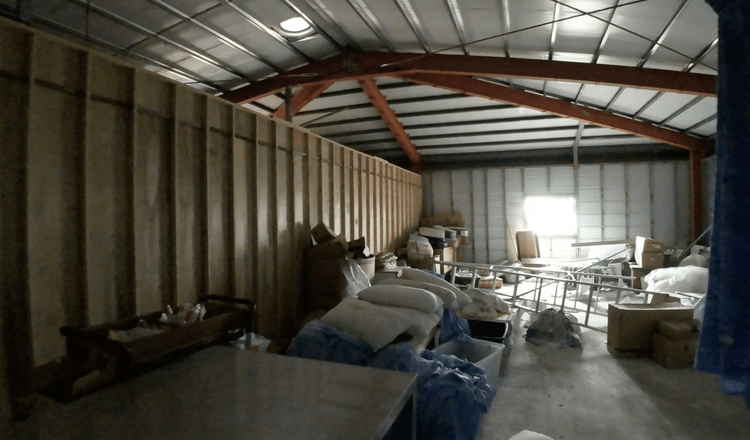 空拍機首度飛上二樓，這是連屋主一家人也尚未勘災的區塊。彭欣偉攝