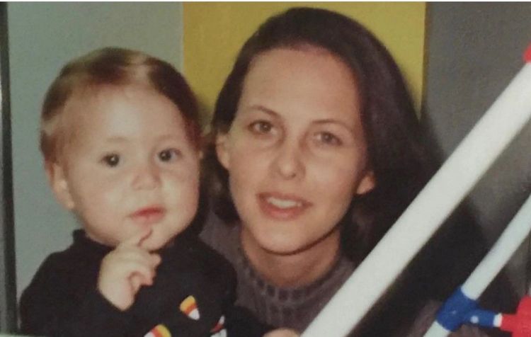 吉安娜才14個月大，就接受了第1次心臟移植手術。右為吉安娜的母親。翻攝Gianna Paniagua/facebook