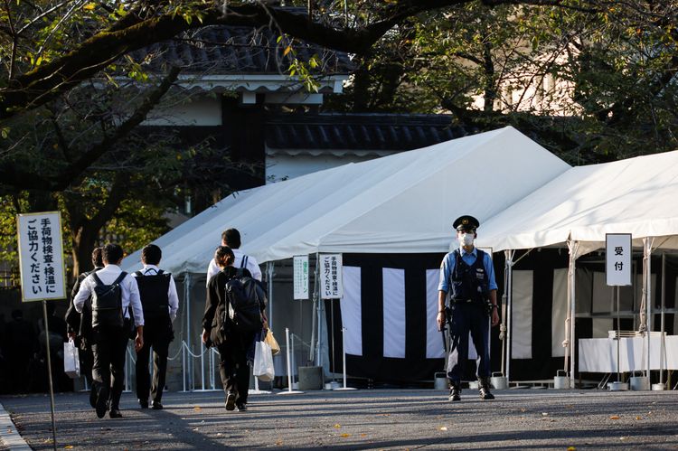 日本警方加強戒備。路透社