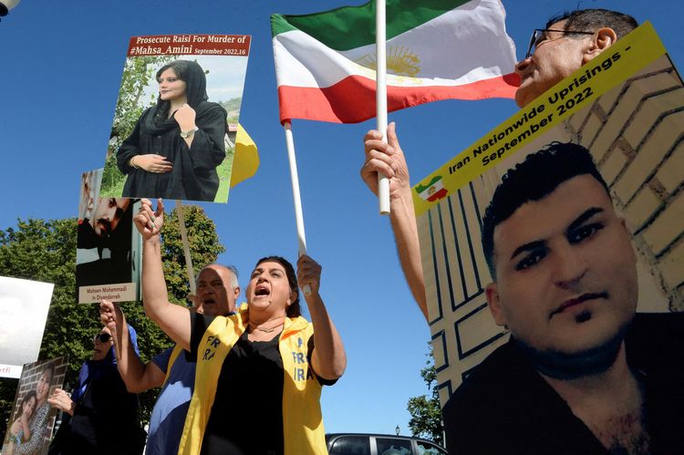 美國民眾在華府聲援伊朗示威。路透社