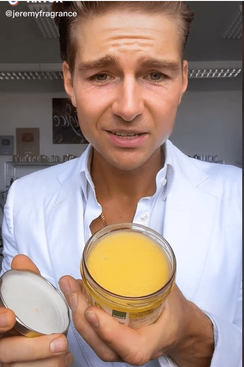 菲更斯在抖音推廣酥油。