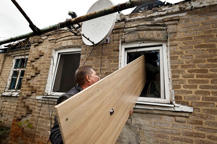 頓內次克州北部大城克拉馬托爾斯克（Kramatorsk）遭俄軍轟炸，居民4日返回家園善後。路透社