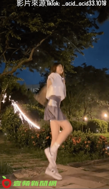 網友驚呼「是愛的圈圈」。