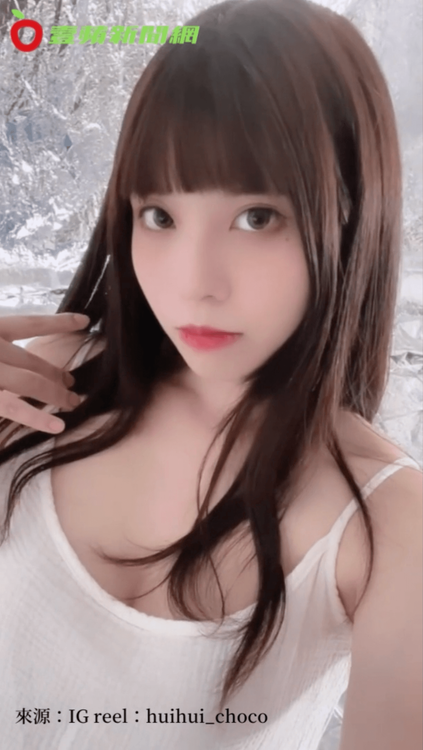 超模厭世臉更上相。