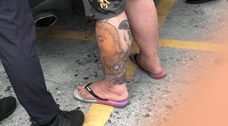 該70人旅行團中被帶回偵訊的遊客。讀者提供