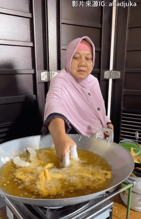 等等，怎麼連手指頭都下鍋了！