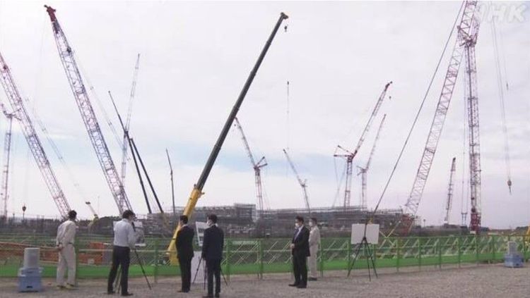 西村康稔視察台積電熊本廠。翻攝NHK